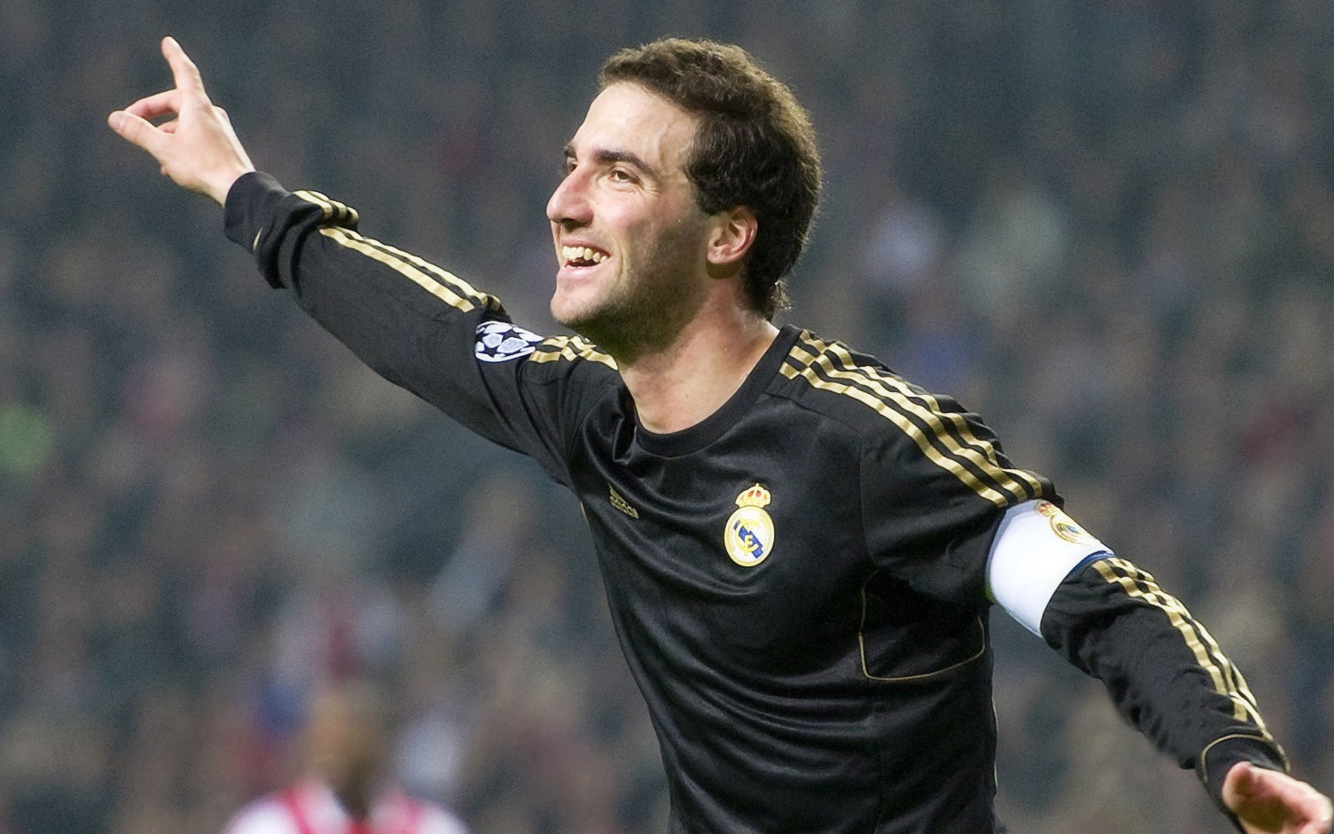 爱游戏官网-巴塞罗那新援闪耀表现，球队前景一片大好，巴塞罗那新赛季引援